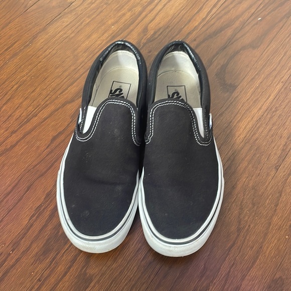 lightly worn - Picture 2 of 3